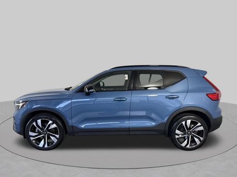 Used 2024 Volvo XC40 B5 Plus w/ Protection Package Premier AWD/4WD image 30