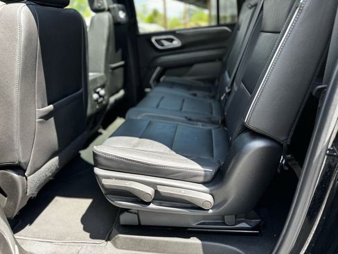 Used 2023 GMC Yukon XL SLT w/ SLT Premium Package AWD/4WD image 26