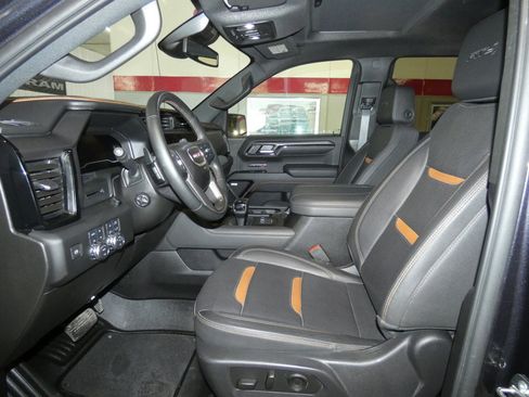 Used 2024 GMC Sierra 1500 AT4 w/ AT4 Preferred Package image 11