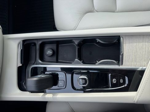 Used 2023 Volvo XC60 B5 Plus w/ Protection Package Premier image 20