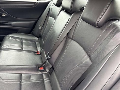 Used 2025 Lexus ES 300h w/ Luxury Package image 13