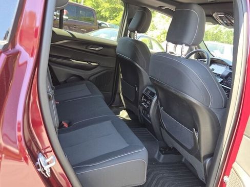 Used 2025 Jeep Grand Cherokee Laredo X w/ Luxury Tech Group I RWD image 15