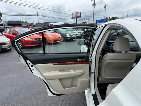 Used 2010 Subaru Legacy 2.5i Limited w/ Appearance Package 1H image 33