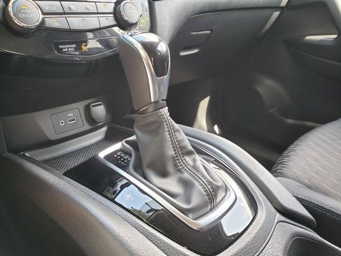 Used 2018 Nissan Rogue SV AWD/4WD image 24