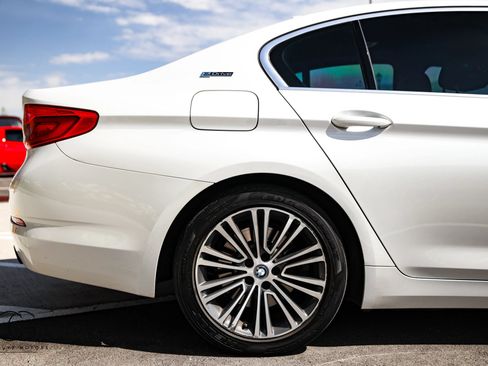 Used 2019 BMW 530e xDrive w/ Convenience Package AWD/4WD image 15