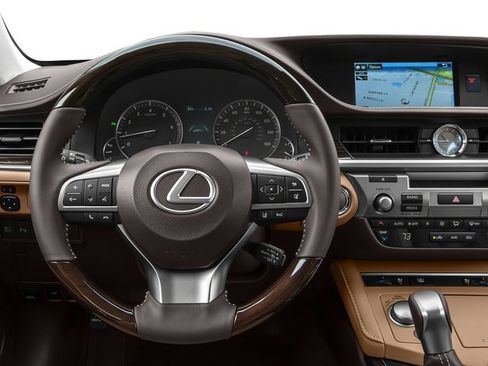 Used 2016 Lexus ES 350 w/ Premium Package w/Wood Trim FWD image 6