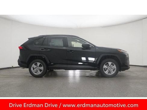 Certified 2025 Toyota RAV4 LE image 27