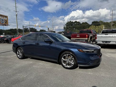Used 2024 Honda Accord EX image 3