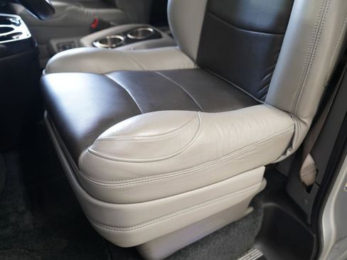 Used 2020 Chevrolet Express 2500 w/ Enhanced Convenience Package image 27