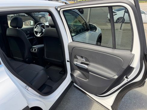 Used 2023 Mercedes-Benz EQB 300 4MATIC image 40