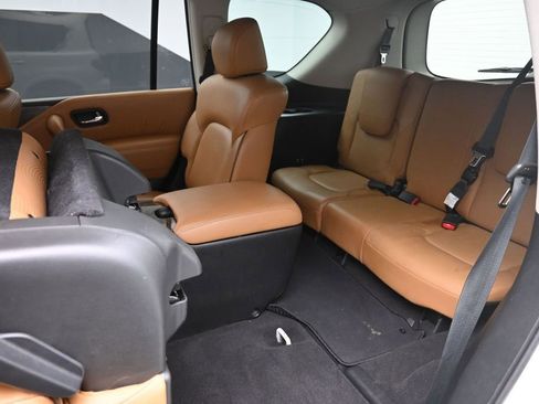 Used 2017 INFINITI QX80 Signature Edition RWD image 22