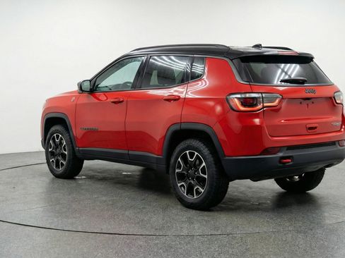 Used 2025 Jeep Compass Trailhawk image 6