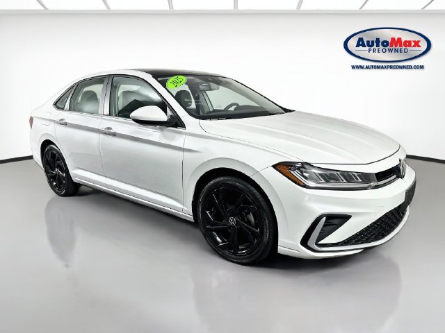 Used 2025 Volkswagen Jetta SE FWD image 1