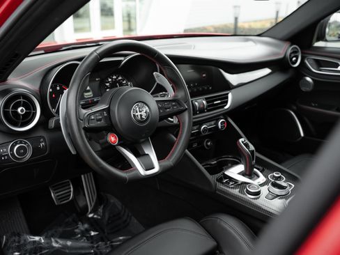Used 2023 Alfa Romeo Giulia Estrema image 35