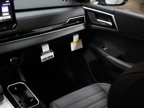 New 2025 Mitsubishi Outlander SE image 22