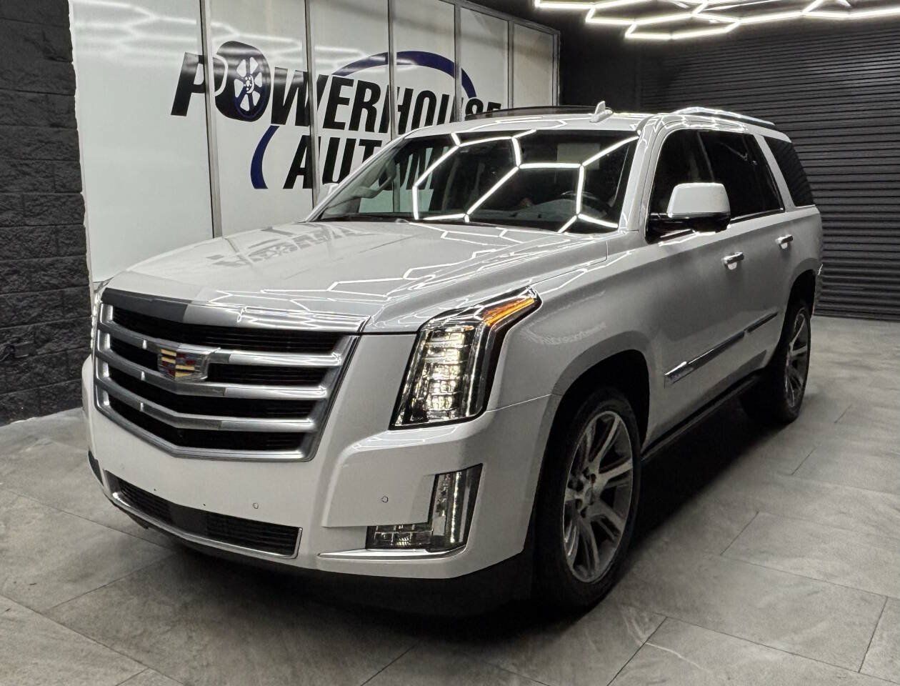 Used 2016 Cadillac Escalade Premium AWD/4WD image 1