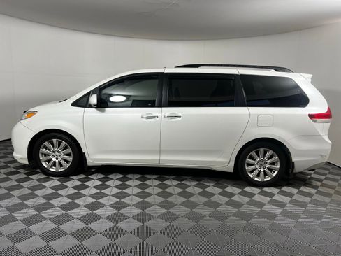 Used 2011 Toyota Sienna Limited w/ Premium Pkg image 8