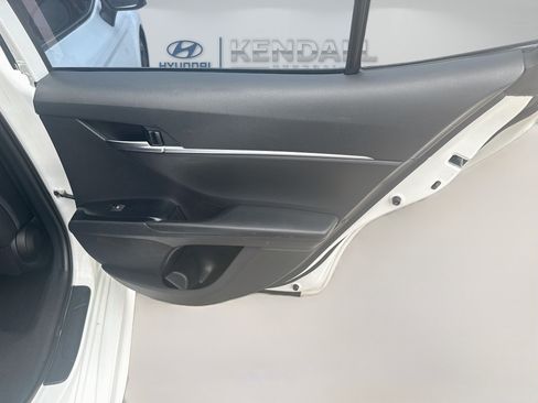 Used 2019 Toyota Camry SE FWD image 27
