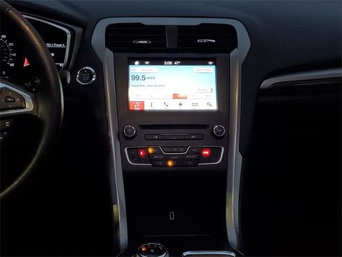 Used 2018 Ford Fusion SE w/ Fusion SE Technology Package image 31