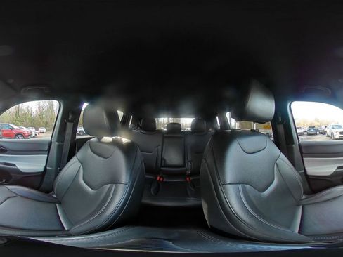 Used 2025 Jeep Compass Limited image 43