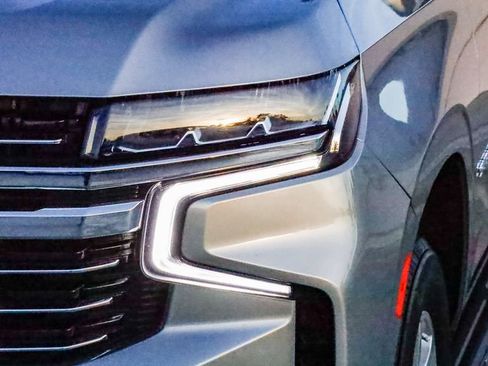 Used 2024 Chevrolet Suburban LT image 4