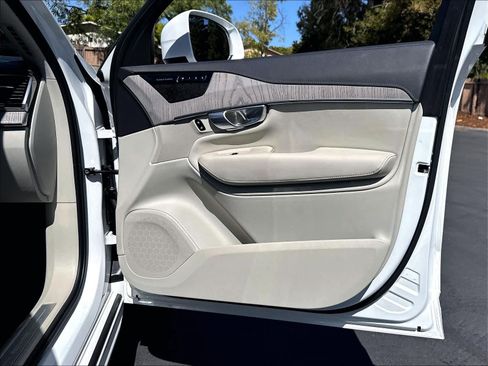 Used 2024 Volvo XC90 T8 Ultimate w/ Protection Package Premier AWD/4WD image 27