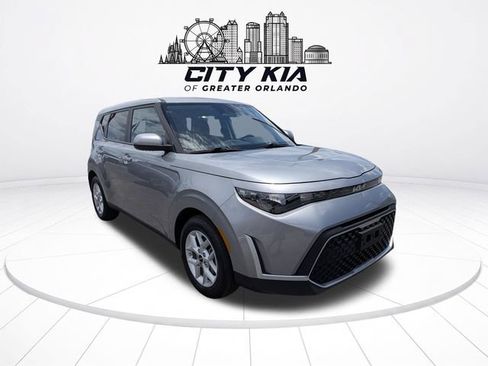 Certified 2025 Kia Soul LX w/ LX Technology Package FWD image 7