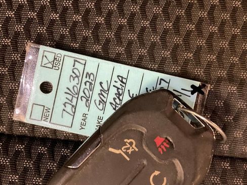 Used 2023 GMC Acadia SLE w/ Driver Convenience Package image 34