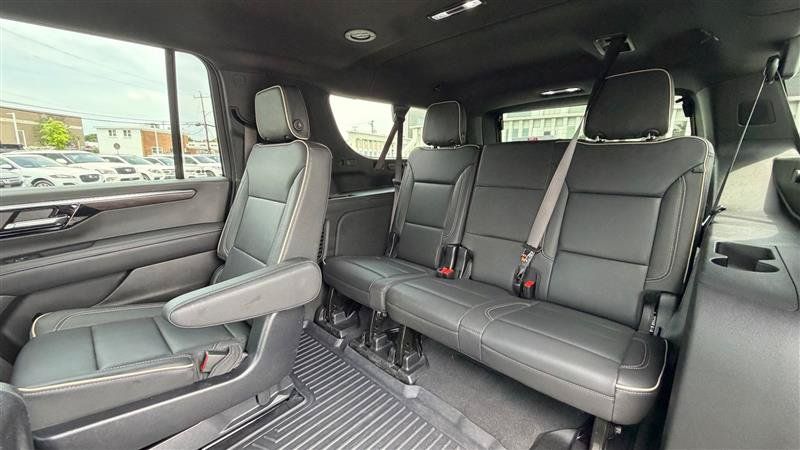 Used 2026 Chevrolet Suburban Premier RWD image 47
