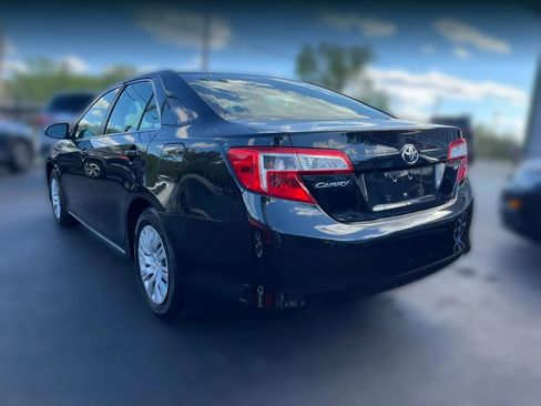Used 2014 Toyota Camry LE image 3