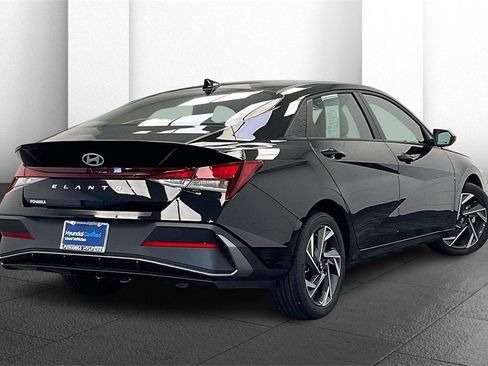 Certified 2025 Hyundai Elantra Sport image 11