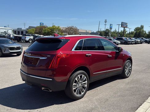 Used 2017 Cadillac XT5 Premium Luxury w/ Driver Assist Package AWD/4WD image 3