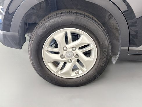 Used 2021 Hyundai Venue SE image 32