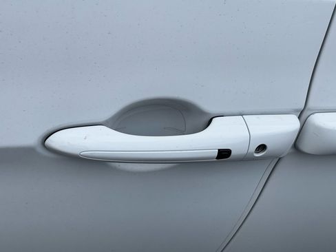 Used 2025 Chrysler Voyager LX image 10