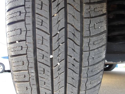 Used 2015 Jeep Cherokee Latitude w/ Comfort/Convenience Group FWD image 25