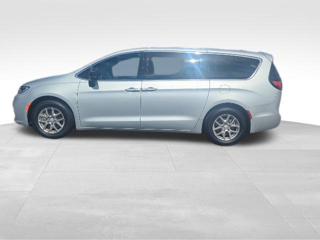 Used 2026 Chrysler Pacifica Select FWD image 9