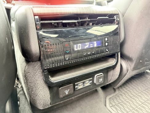 Used 2024 Jeep Wagoneer Series III w/ Premium Group I AWD/4WD image 33