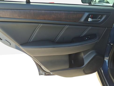 Used 2019 Subaru Outback 2.5i Limited w/ Popular Package #2 AWD/4WD image 12
