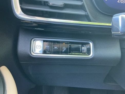 Used 2024 Buick Envision Preferred AWD/4WD image 10