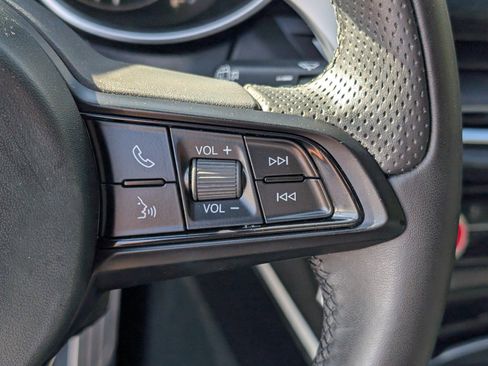 Used 2023 Alfa Romeo Stelvio Sprint image 31