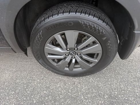 Certified 2025 Nissan Pathfinder SV FWD image 22