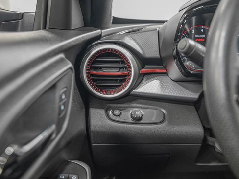 Used 2024 Chevrolet Trax RS image 19