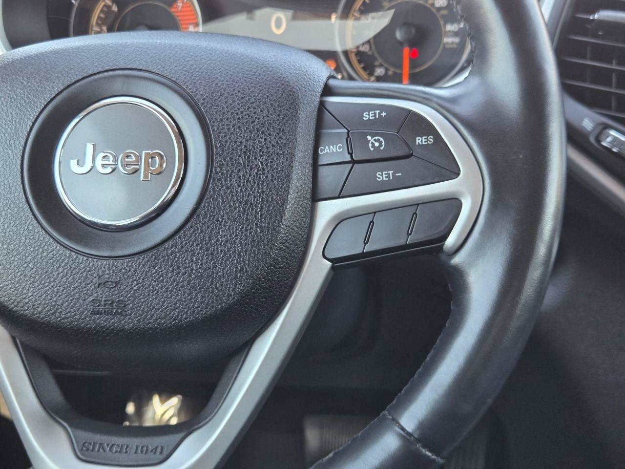 Used 2016 Jeep Cherokee Trailhawk w/ Comfort/Convenience Group AWD/4WD image 28