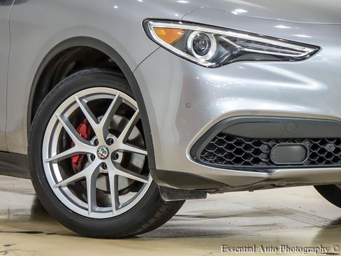 Used 2018 Alfa Romeo Stelvio AWD image 3