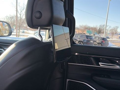 Used 2023 Jeep Wagoneer L 4WD w/ Premium Group I image 28