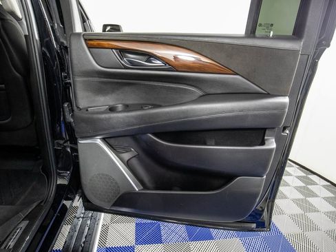 Used 2018 Cadillac Escalade ESV Premium Luxury image 17