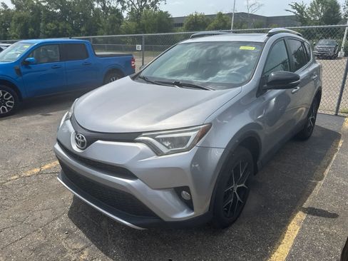 Used 2016 Toyota RAV4 SE AWD/4WD image 2