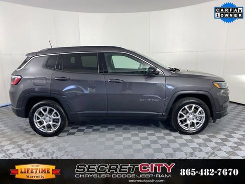Used 2024 Jeep Compass Latitude AWD/4WD image 8