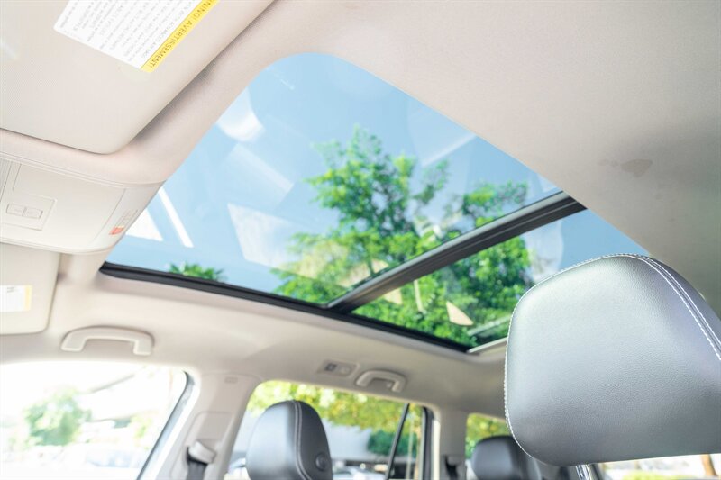 Used 2021 Volkswagen Atlas SE w/ Panoramic Sunroof Package FWD image 11