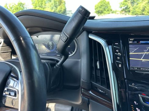Used 2020 Cadillac Escalade Luxury AWD/4WD image 35